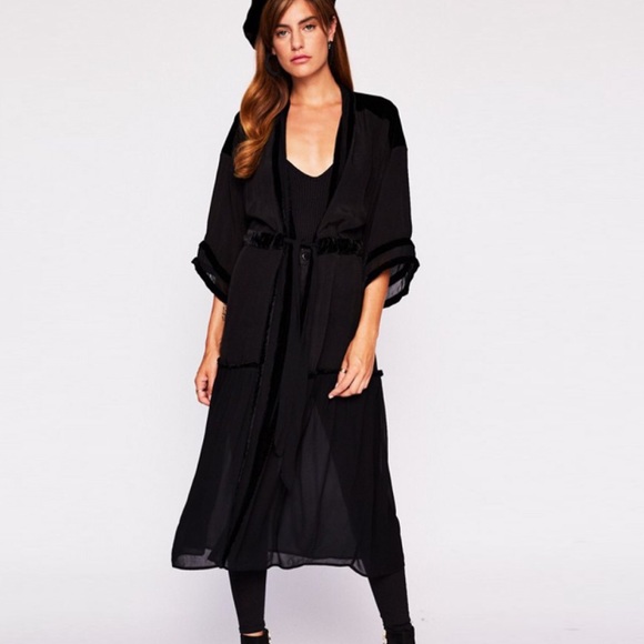 Velvet trim kimono - Picture 2 of 9